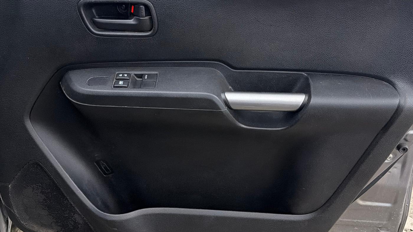 2023 Maruti IGNIS SIGMA 1.2, Petrol, Manual, 47,438 km, Driver Side Door Panels Control