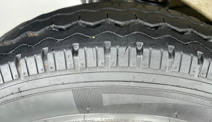 2021 Maruti Eeco 7 STR, Petrol, Manual, Right Rear Tyre Tread
