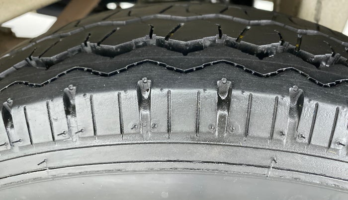 2021 Maruti Eeco 7 STR, Petrol, Manual, Left Rear Tyre Tread