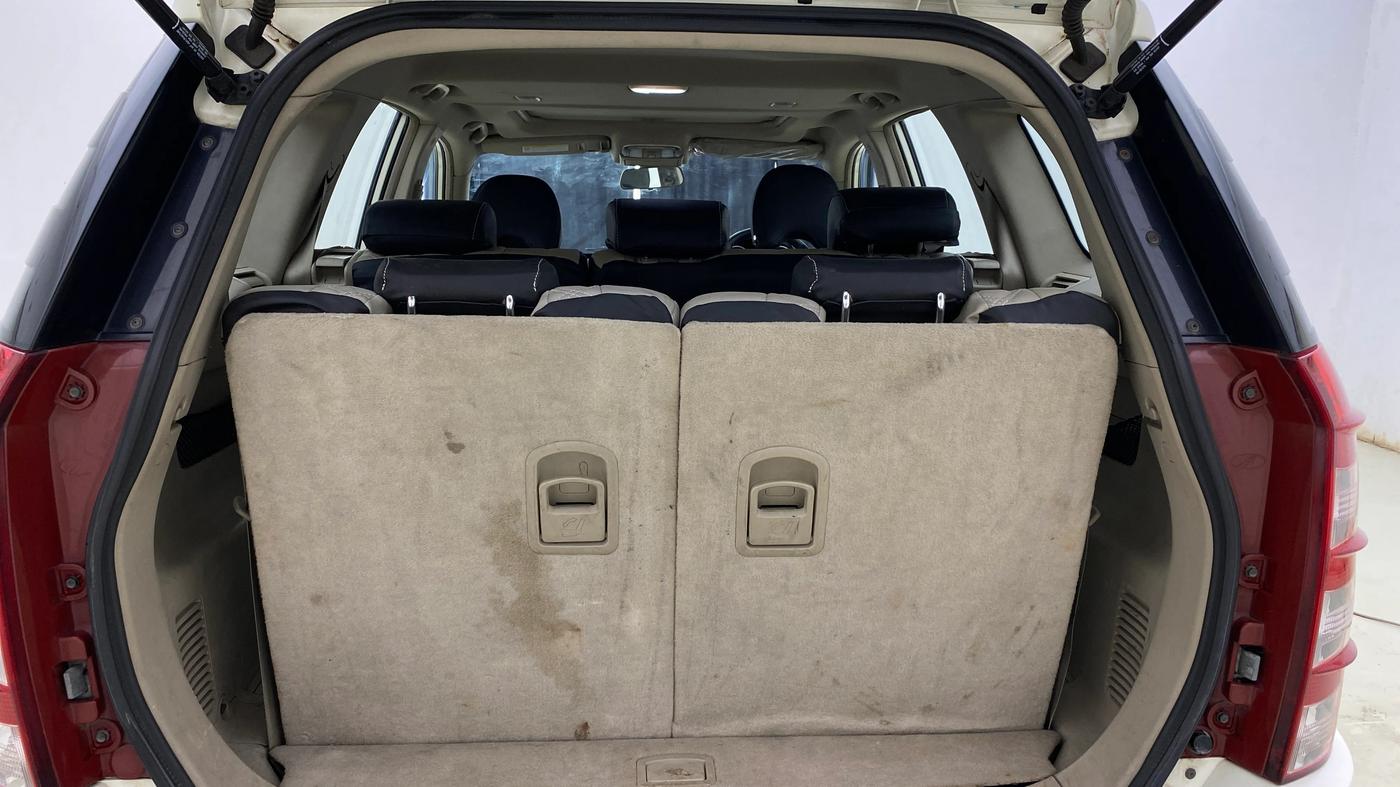 2015 Mahindra XUV500 W10, Diesel, Manual, 70,757 km, Boot Inside