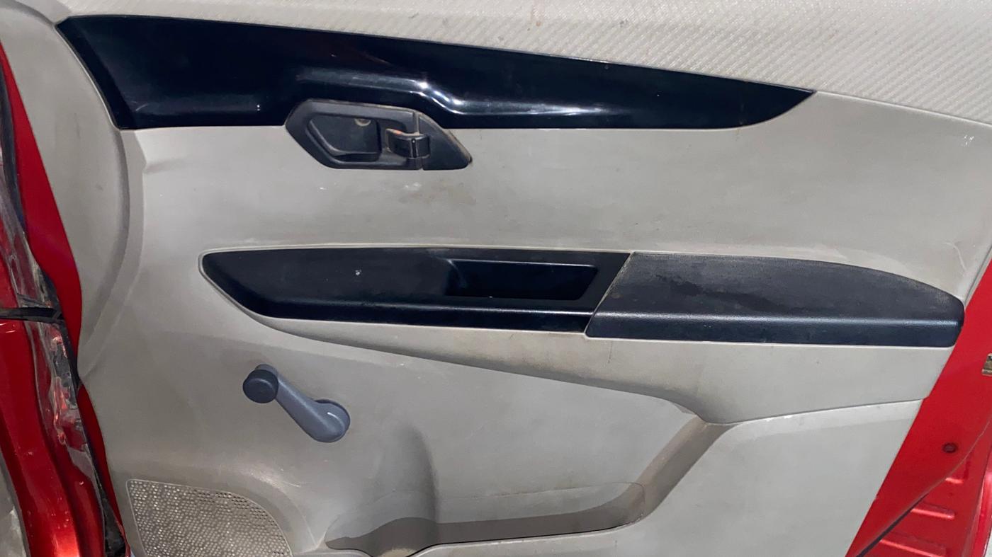 2016 Mahindra Kuv100 K8 D 6 STR, Diesel, Manual, 50,039 km, Driver Side Door Panels Control