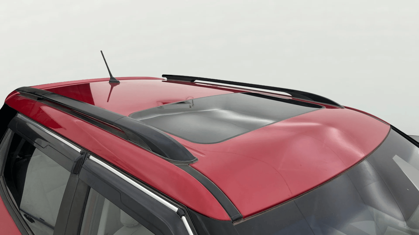 2022 Mahindra XUV300 W8 (O) 1.2 PETROL AMT, Petrol, Automatic, 25,034 km, Moonroof/ Sunroof