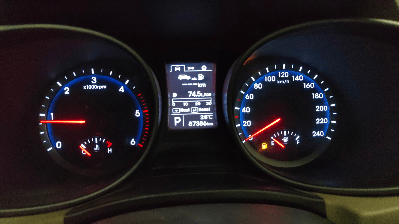 2016 Hyundai Santa Fe 2 WD AT, Diesel, Automatic, 87,386 km, Odometer Image