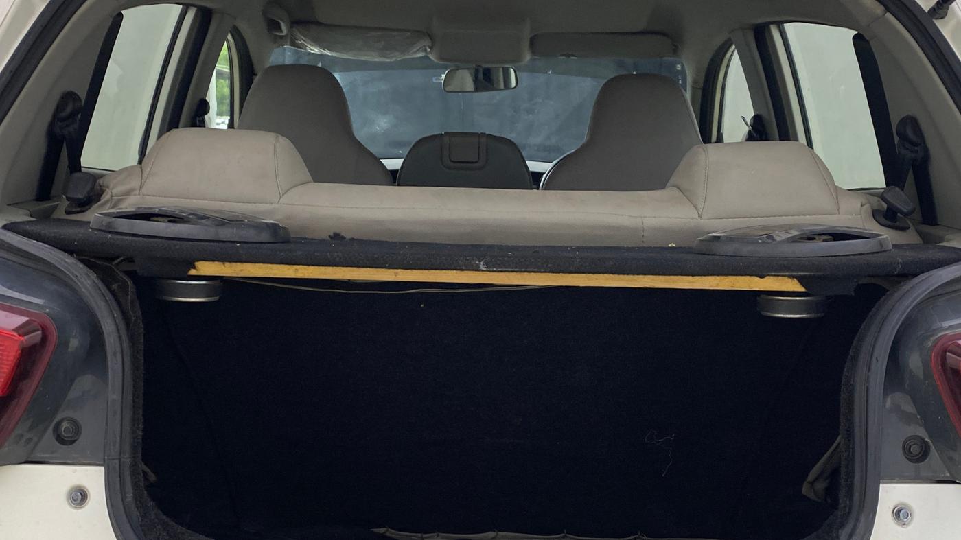 2016 Mahindra Kuv100 K4 6 STR, Petrol, Manual, 31,051 km, Boot Inside