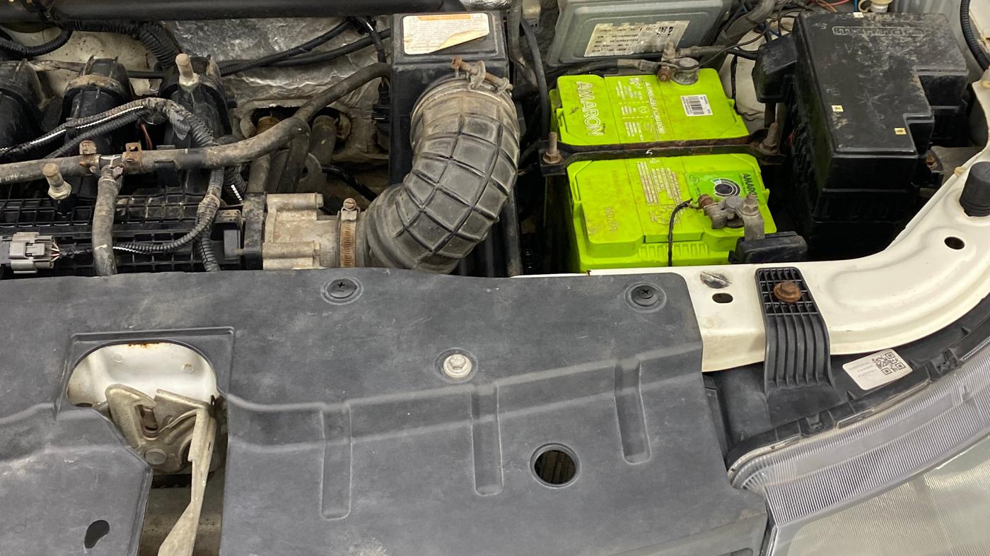 2016 Mahindra Kuv100 K4 6 STR, Petrol, Manual, 31,051 km, Engine View - Left