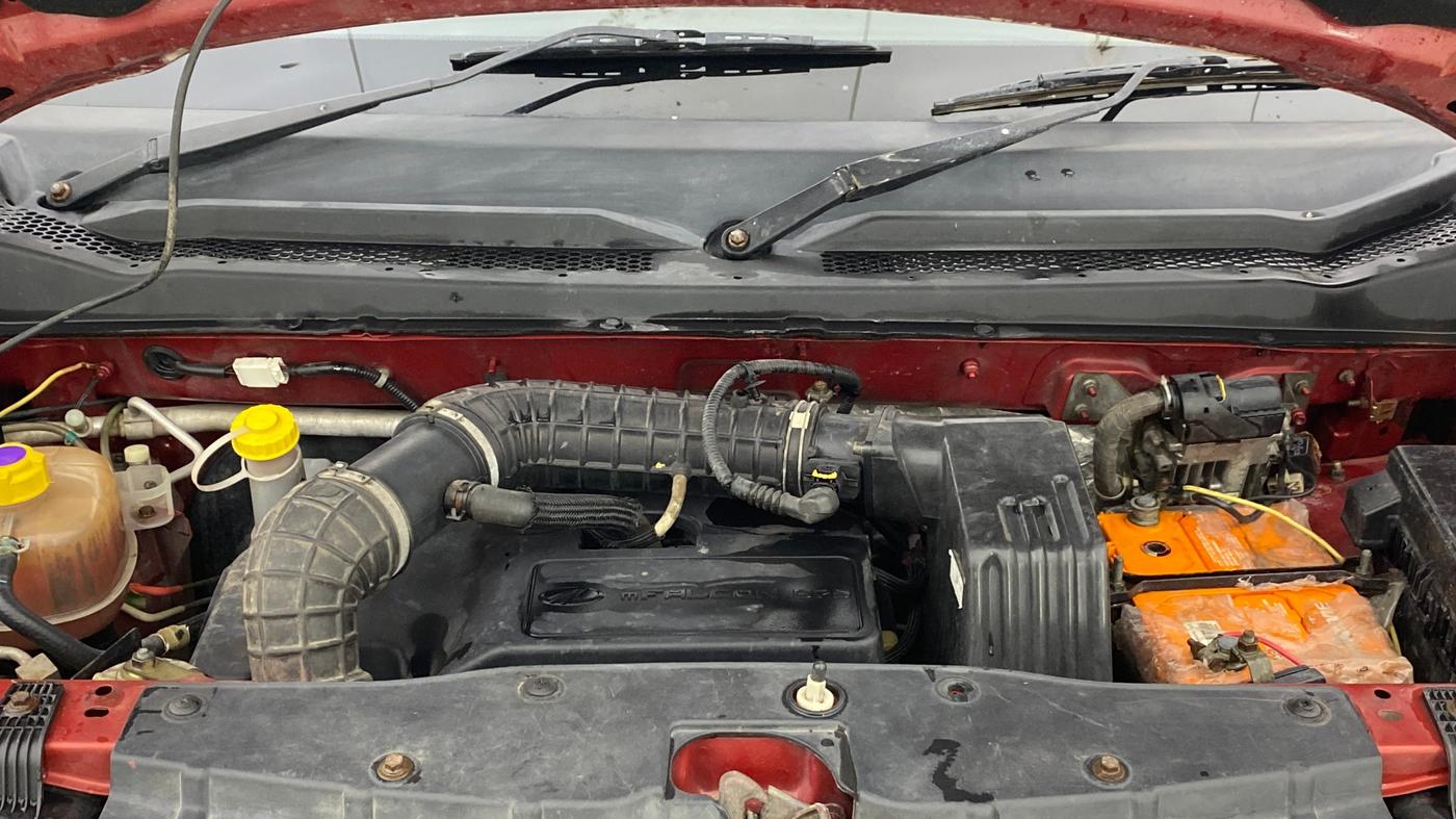 2018 Mahindra KUV 100 NXT K8 D 6 STR DUAL TONE, Diesel, Manual, 1,47,771 km, Engine View
