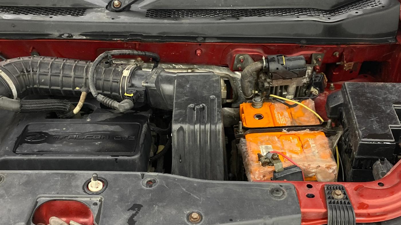 2018 Mahindra KUV 100 NXT K8 D 6 STR DUAL TONE, Diesel, Manual, 1,47,771 km, Engine View - Left