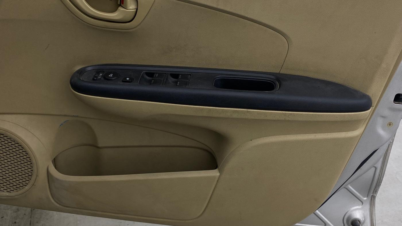 2014 Honda Mobilio 1.5L I-VTEC V, Petrol, Manual, 61,070 km, Driver Side Door Panels Control