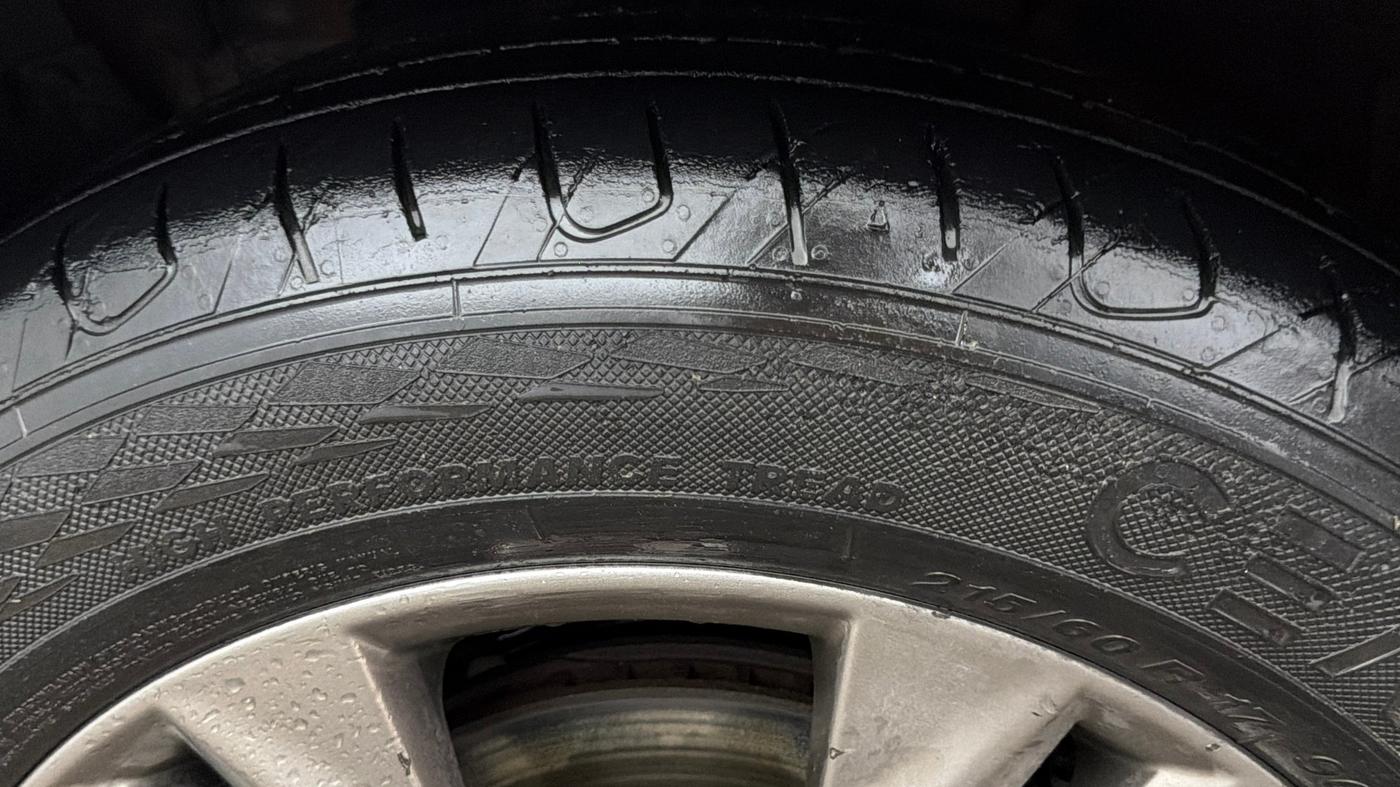 2019 KIA SELTOS HTX PLUS AT1.5 DIESEL, Diesel, Automatic, 1,31,922 km, Left Front Tyre Tread