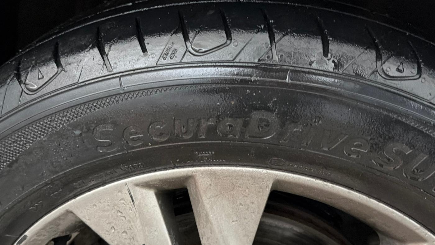2019 KIA SELTOS HTX PLUS AT1.5 DIESEL, Diesel, Automatic, 1,31,922 km, Right Front Tyre Tread