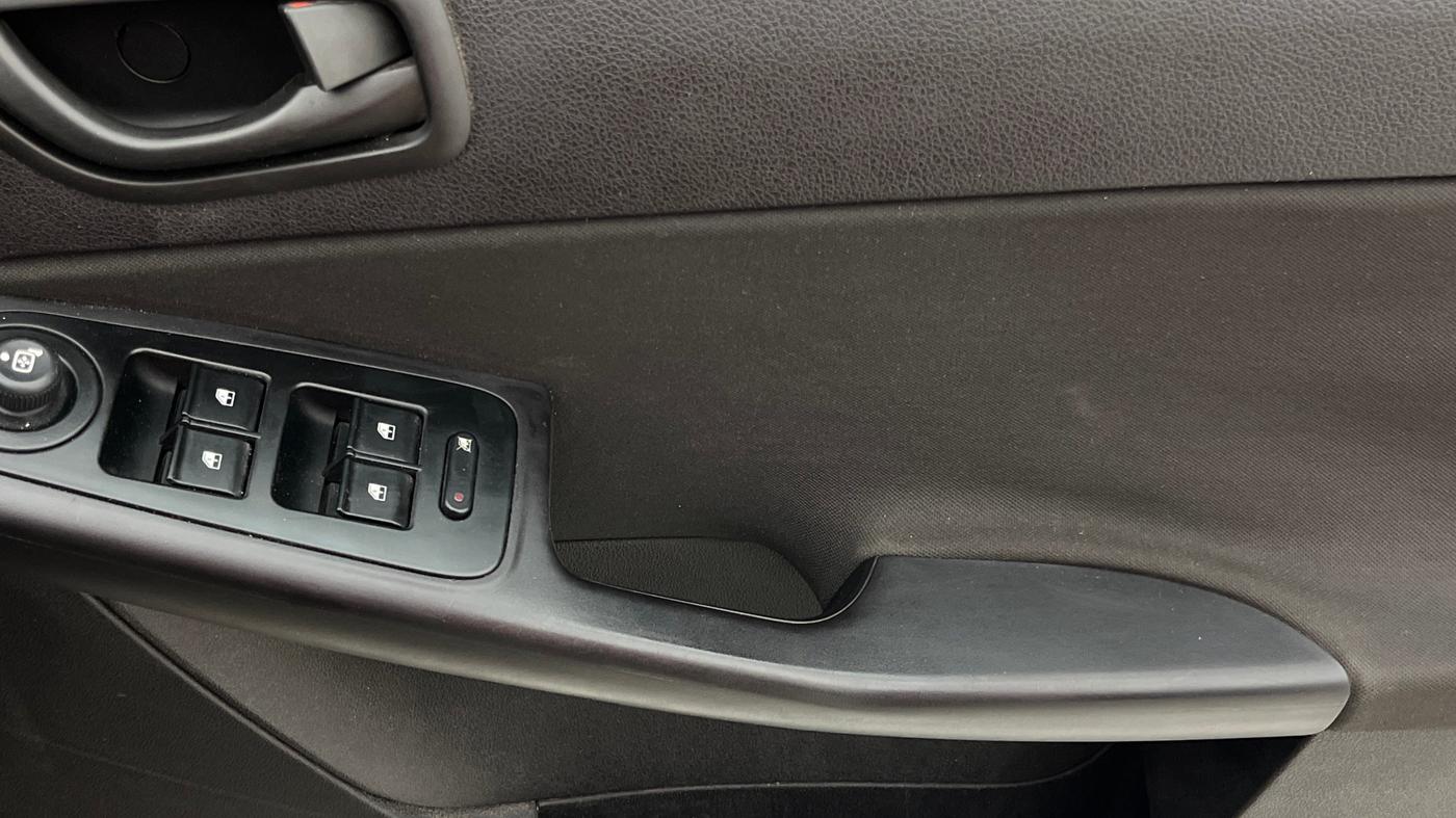 2016 Tata Zest XMS PETROL, Petrol, Manual, 73,372 km, Driver Side Door Panels Control