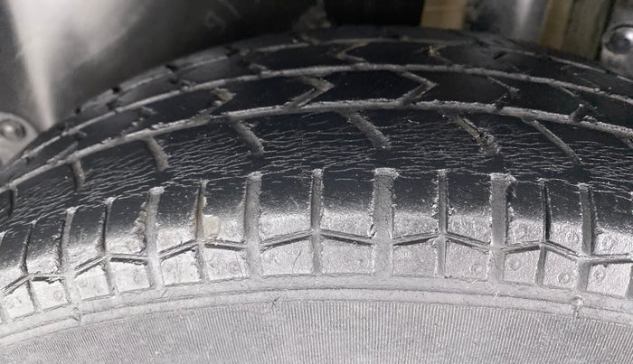 2014 Maruti Swift LXI D, Petrol, Manual, 47,841 km, Left Rear Tyre Tread