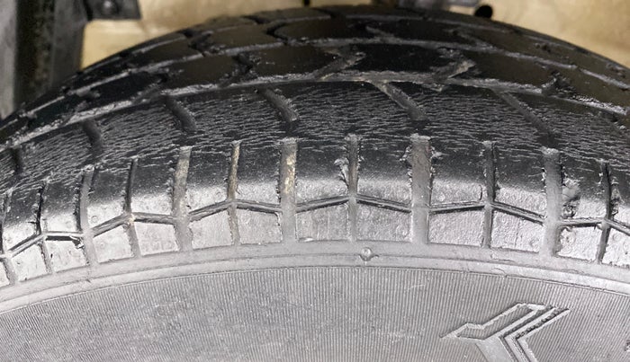 2014 Maruti Swift LXI D, Petrol, Manual, 47,841 km, Left Front Tyre Tread