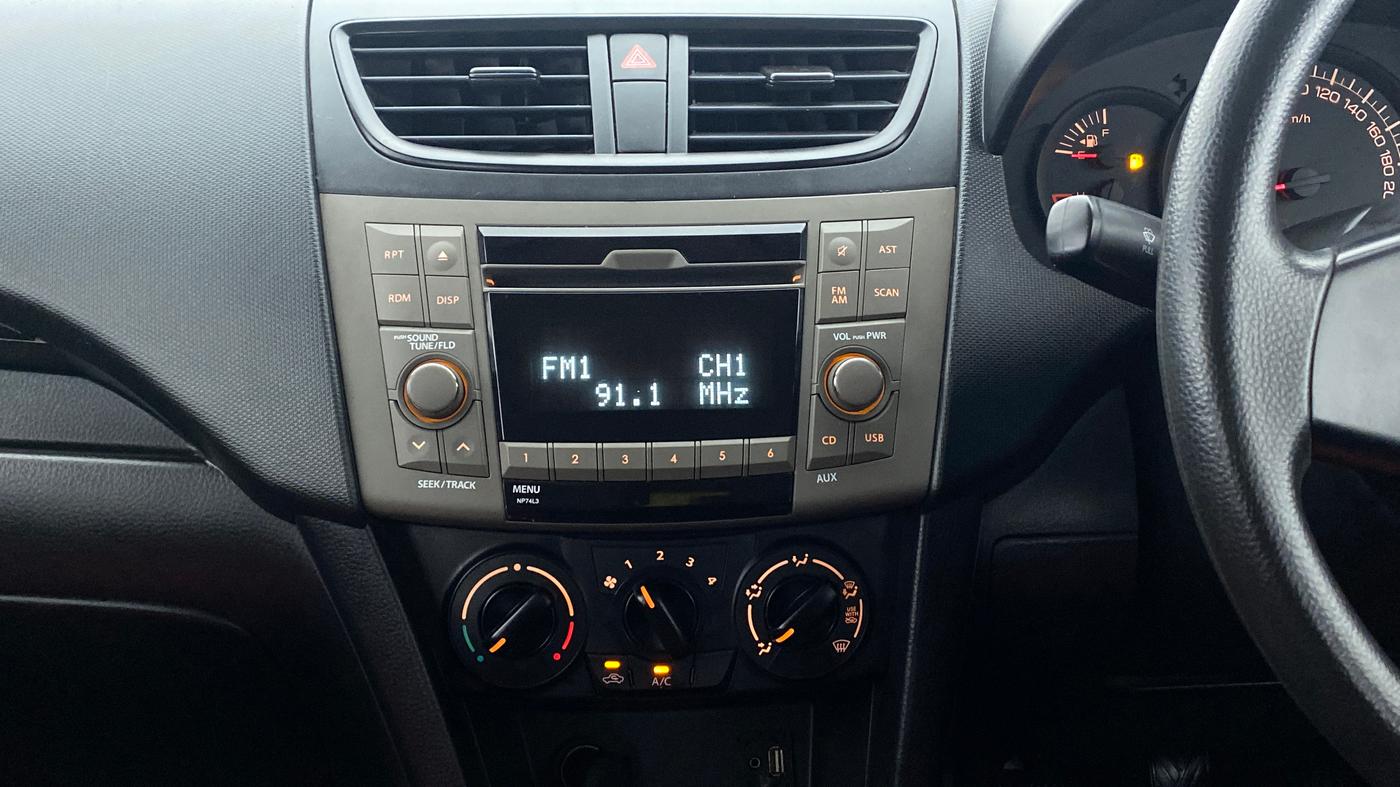 2014 Maruti Swift LXI D, Petrol, Manual, 47,841 km, Air Conditioner