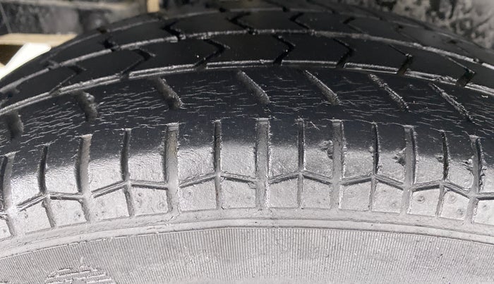 2014 Maruti Swift LXI D, Petrol, Manual, 47,841 km, Right Rear Tyre Tread