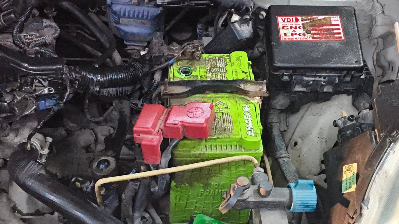 2018 Maruti Swift ZXI, CNG, Manual, 1,28,856 km, Engine View - Left