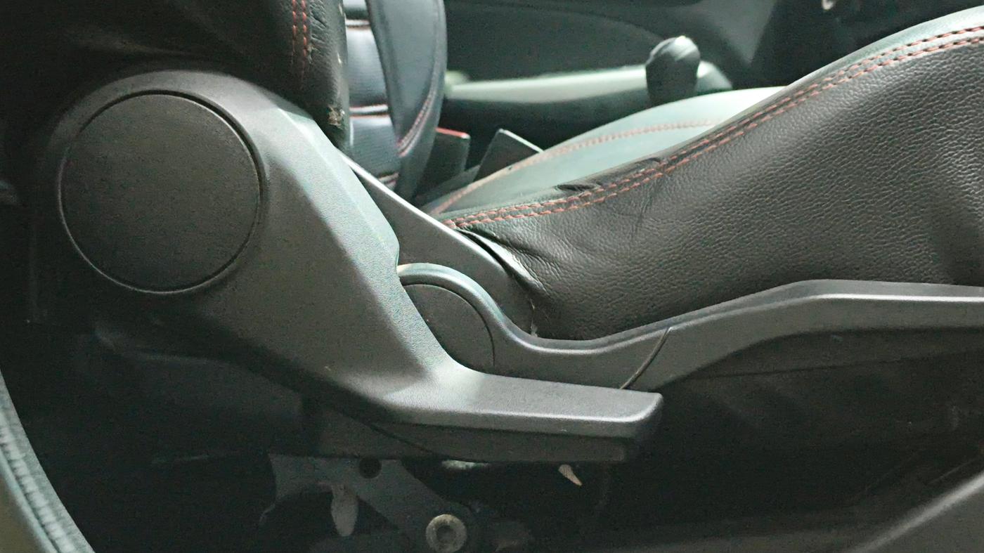 2018 Maruti Swift ZXI, CNG, Manual, 1,28,856 km, Driver Side Adjustment Panel