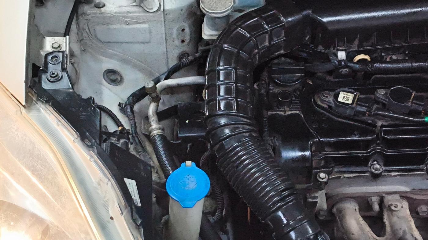 2018 Maruti Swift ZXI, CNG, Manual, 1,28,856 km, Engine View - Right