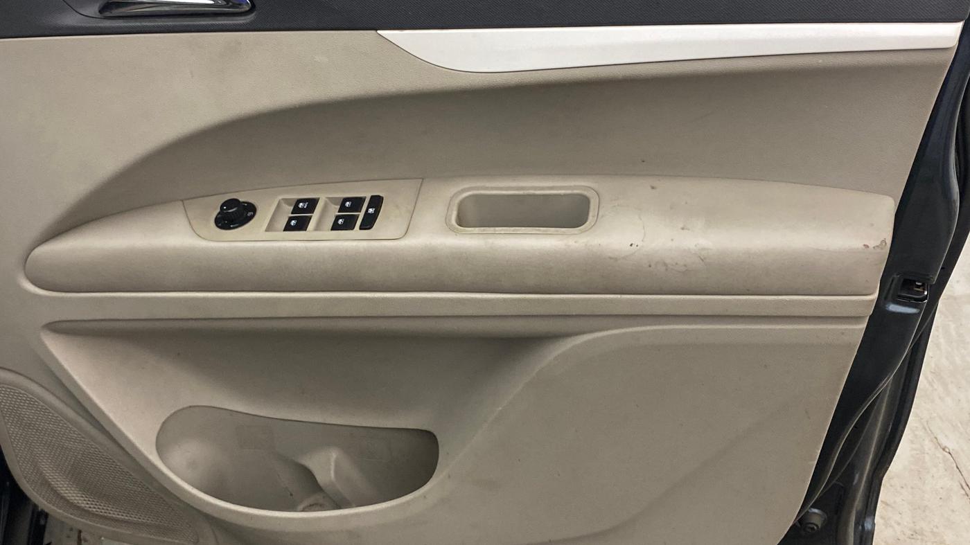 2018 Mahindra MARAZZO M8 7 STR, Diesel, Manual, 30,925 km, Driver Side Door Panels Control