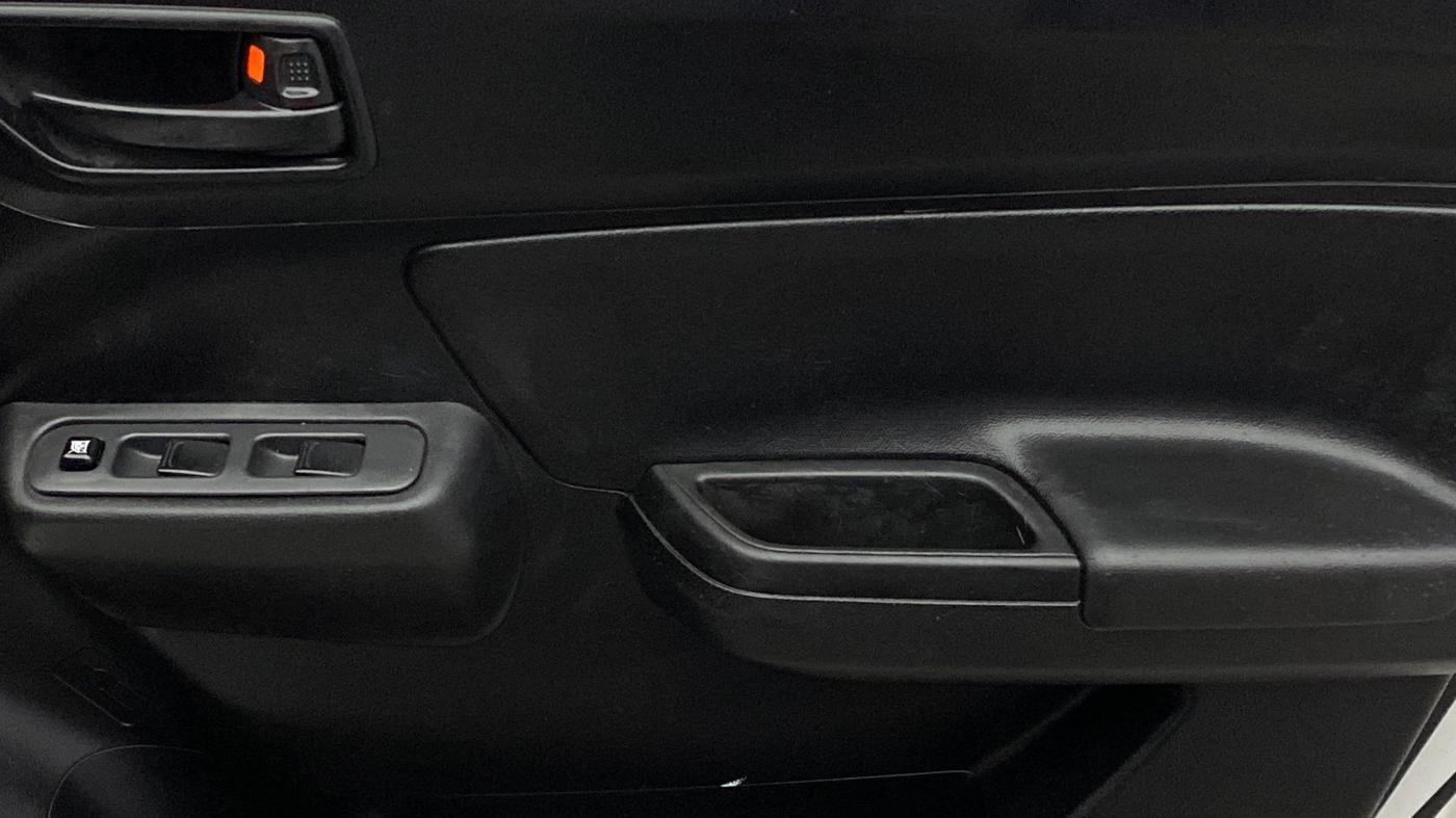 2023 Maruti Swift LXI, Petrol, Manual, 1,07,664 km, Driver Side Door Panels Control
