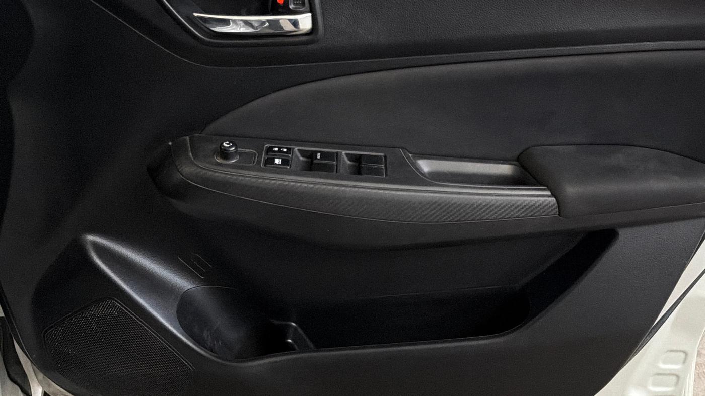 2020 Maruti Swift VXI, Petrol, Manual, 30,411 km, Driver Side Door Panels Control