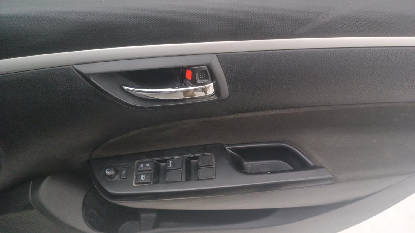 2017 Maruti Swift VXI O, Petrol, Manual, 62,738 km, Driver Side Door Panels Control