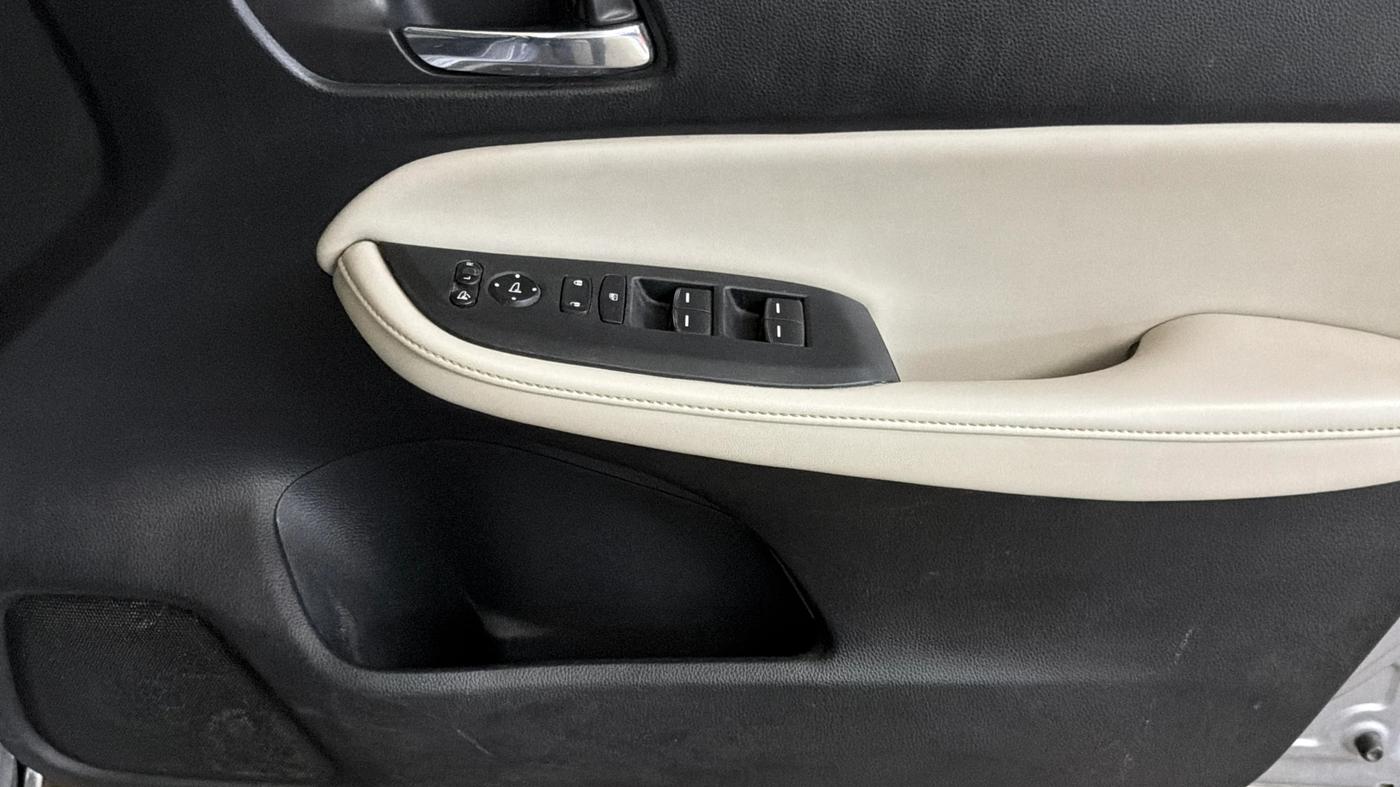 2022 Honda City ZX HYBRID, Hybrid, Automatic, 98,804 km, Driver Side Door Panels Control