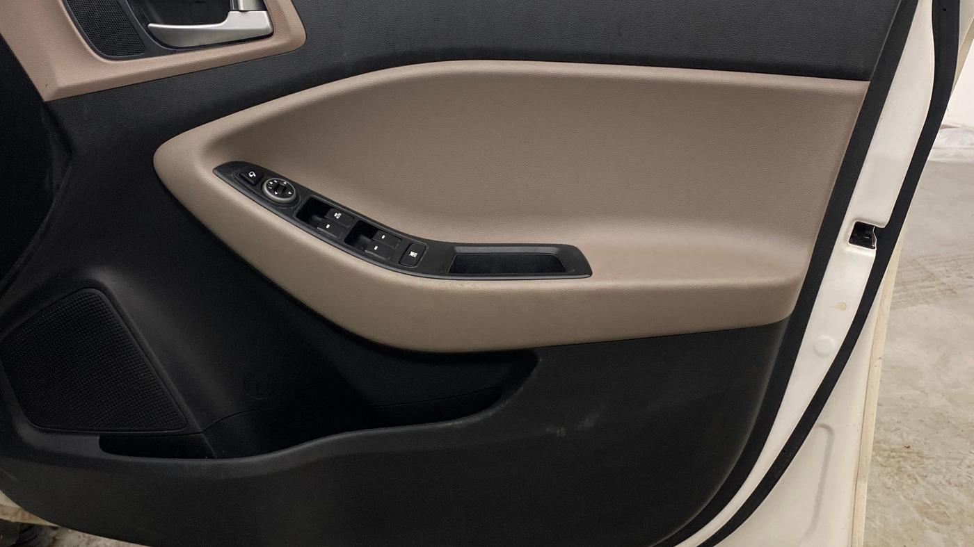 2020 Hyundai Elite i20 ASTA 1.2 (O), Petrol, Manual, 72,210 km, Driver Side Door Panels Control