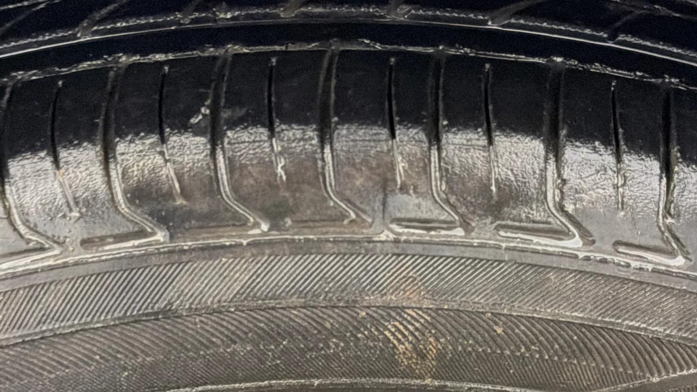 2018 Maruti Swift VXI, Petrol, Manual, 59,675 km, Left Front Tyre Tread