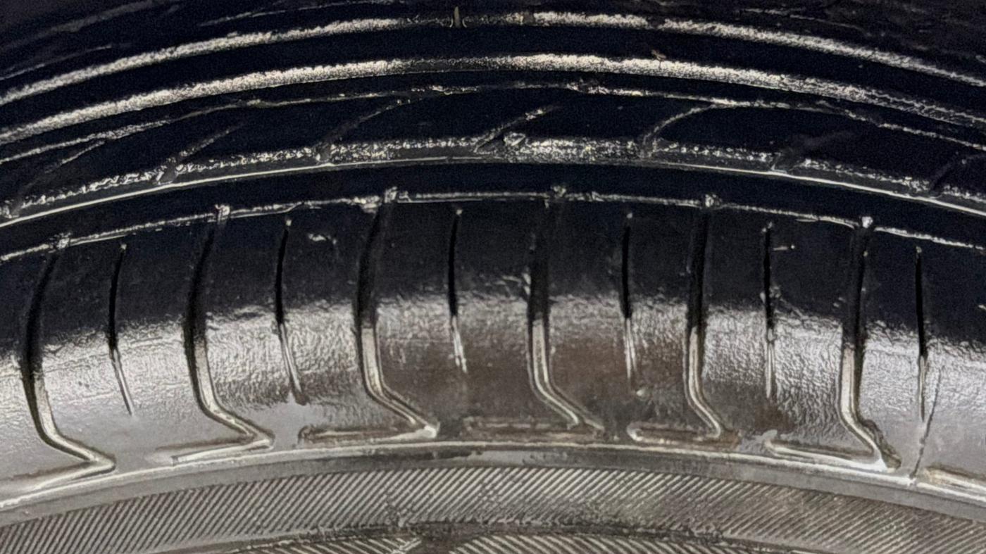 2018 Maruti Swift VXI, Petrol, Manual, 59,675 km, Right Front Tyre Tread