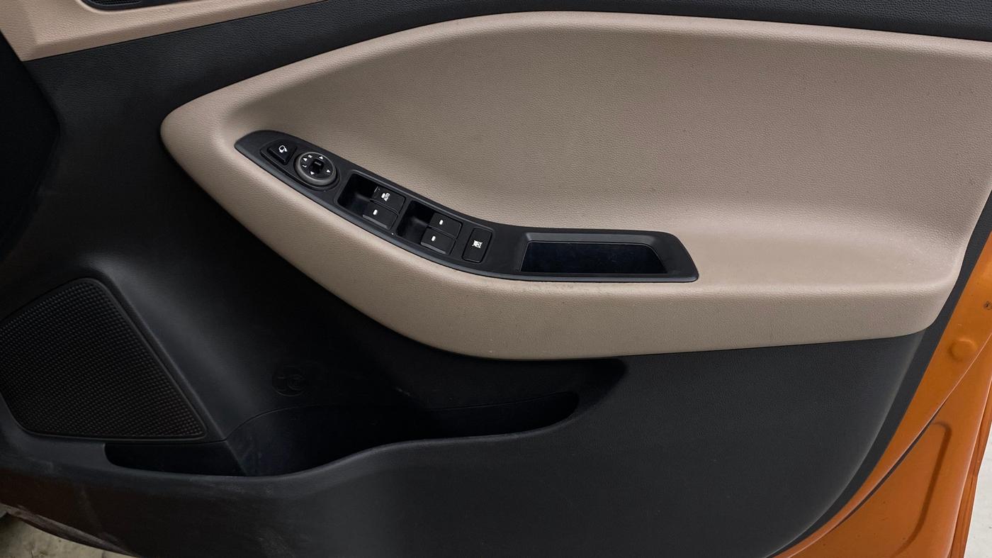 2019 Hyundai Elite i20 ASTA (O) CVT, Petrol, Automatic, 66,379 km, Driver Side Door Panels Control