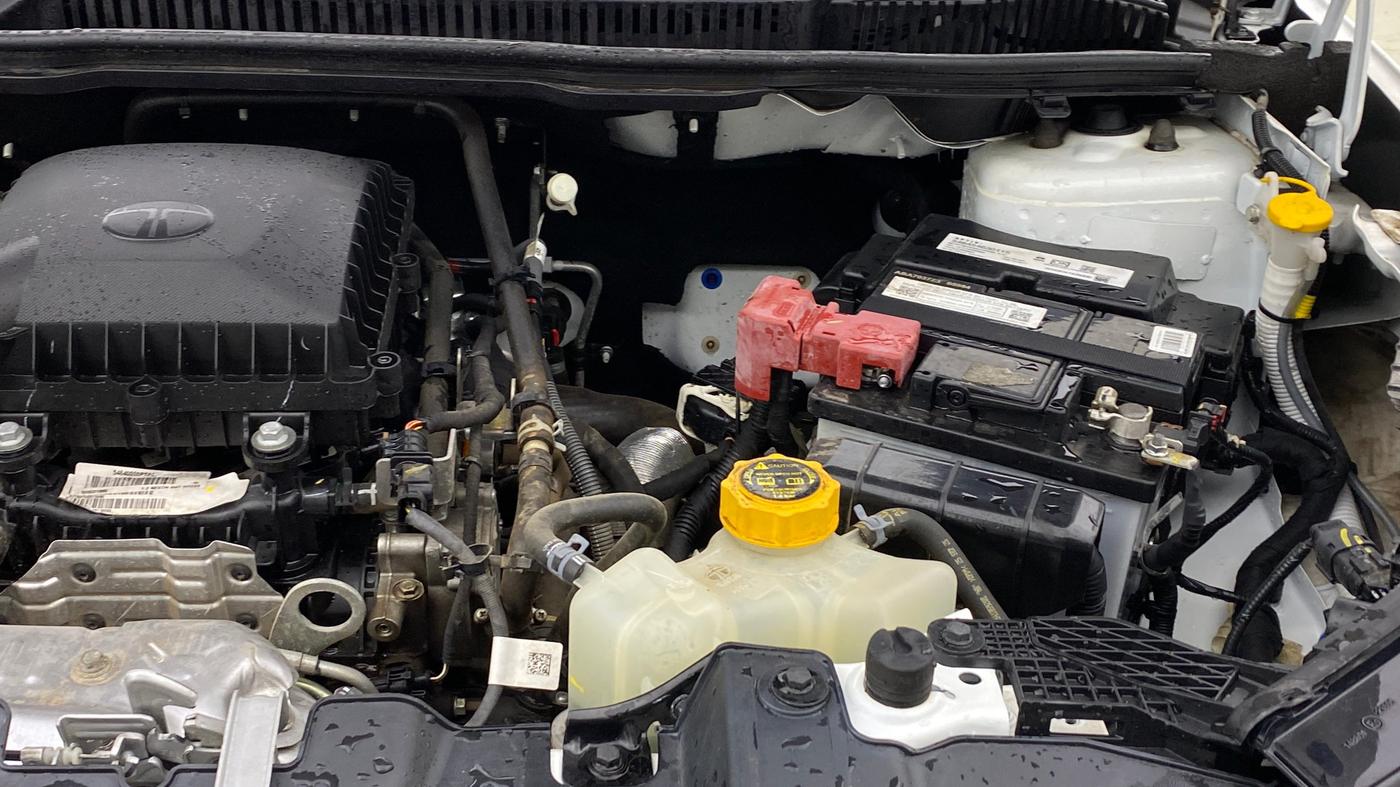 2025 Tata NEXON Pure Plus 1.2 Petrol 6MT, Petrol, Manual, 3,221 km, Engine View - Left
