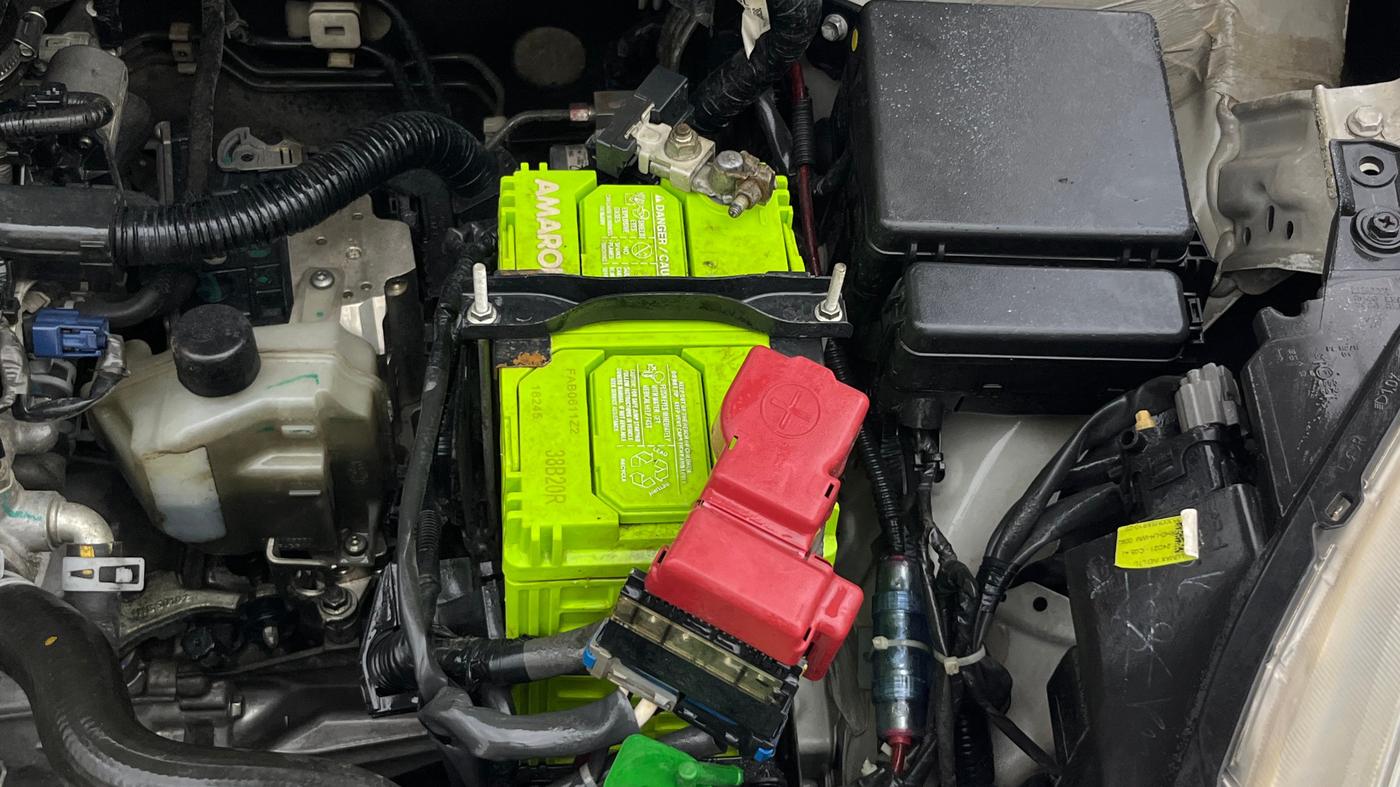 2021 Maruti Swift VXI AMT, Petrol, Automatic, 82,625 km, Engine View - Left