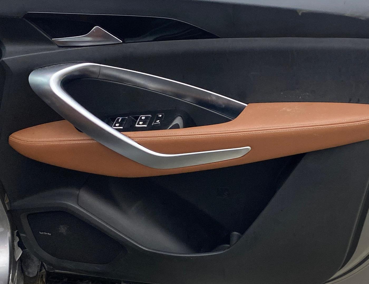 2020 MG HECTOR PLUS SHARP 1.5 PETROL TURBO DCT 6-STR, Petrol, Automatic, 41,145 km, Driver Side Door Panels Control