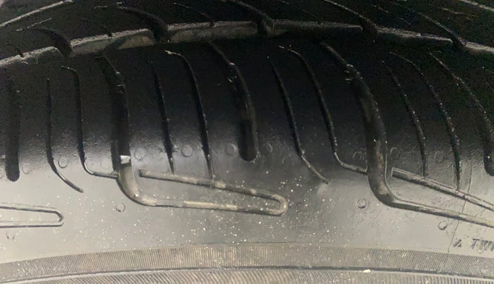 2011 Ford Figo ZXI 1.4 DIESEL, Diesel, Manual, 74,516 km, Left Front Tyre Tread