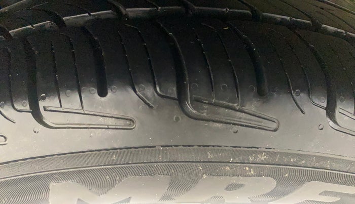 2011 Ford Figo ZXI 1.4 DIESEL, Diesel, Manual, 74,516 km, Right Rear Tyre Tread