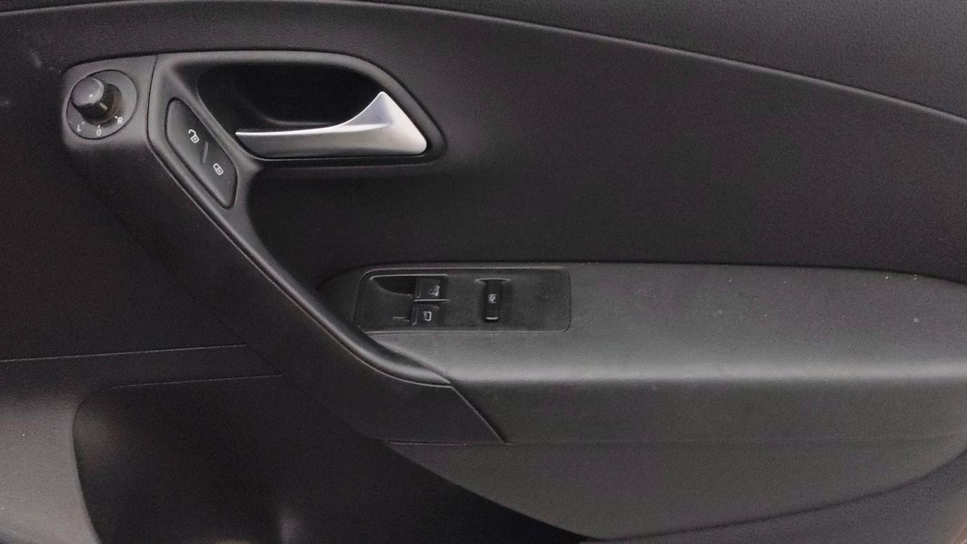 2019 Volkswagen Ameo COMFORTLINE 1.0L, Petrol, Manual, 33,511 km, Driver Side Door Panels Control
