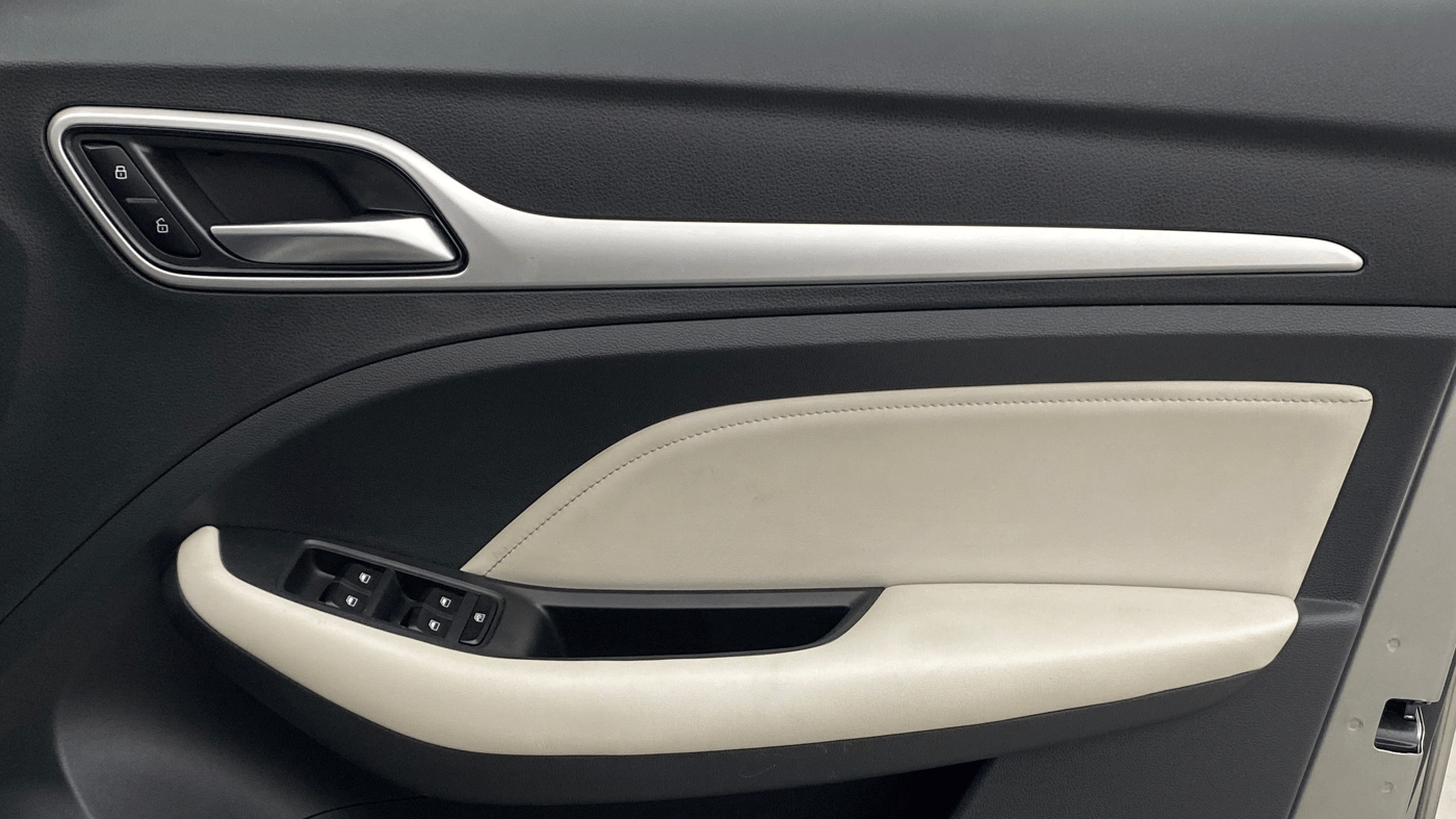 2022 MG ASTOR SUPER EX 1.5 MT, Petrol, Manual, 71,357 km, Driver Side Door Panels Control