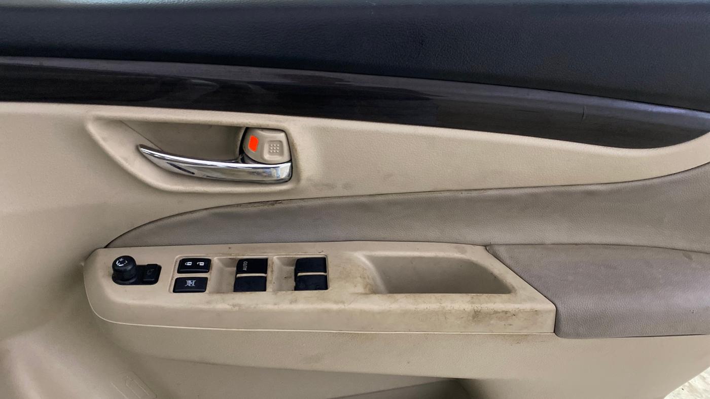 2016 Maruti Ciaz ZXI+, Petrol, Manual, 64,202 km, Driver Side Door Panels Control