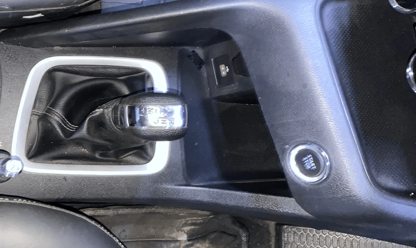 2025 Nissan MAGNITE N-Connecta B4D 1.0 Petrol AMT, Petrol, Automatic, 10,645 km, Gear Lever