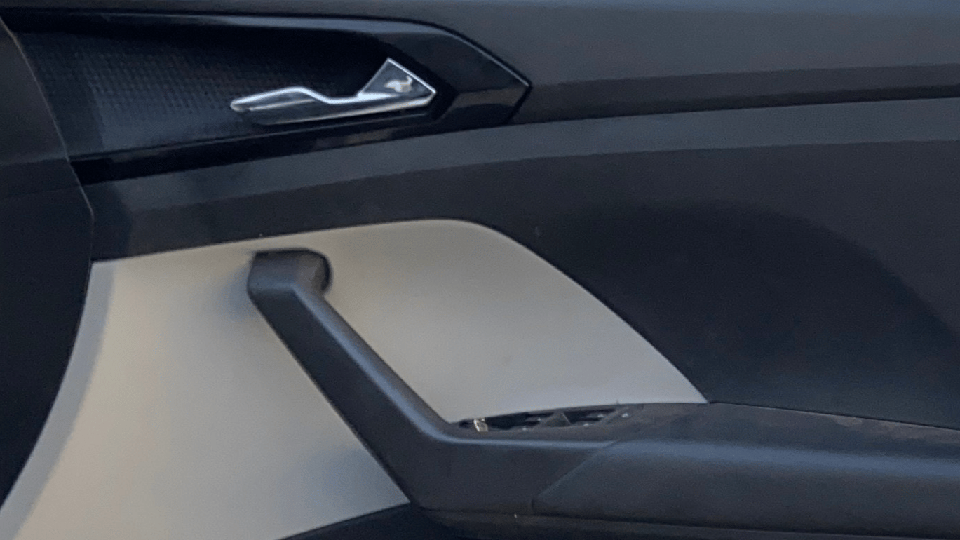 2021 Skoda KUSHAQ STYLE 1.5L TSI MT, Petrol, Manual, 1,26,578 km, Driver Side Door Panels Control