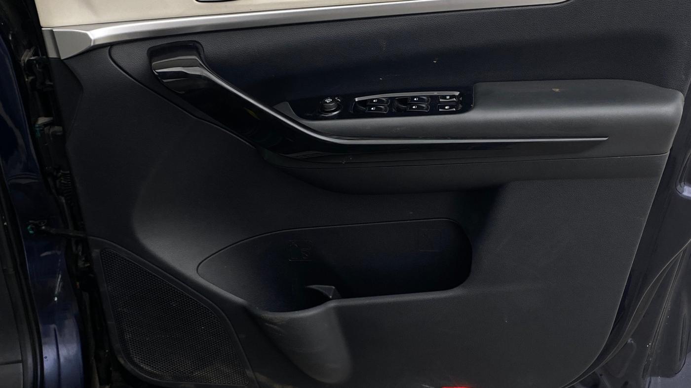 2021 Mahindra XUV700 AX 7 LUXURY P AT 7 STR, Petrol, Automatic, 79,856 km, Driver Side Door Panels Control
