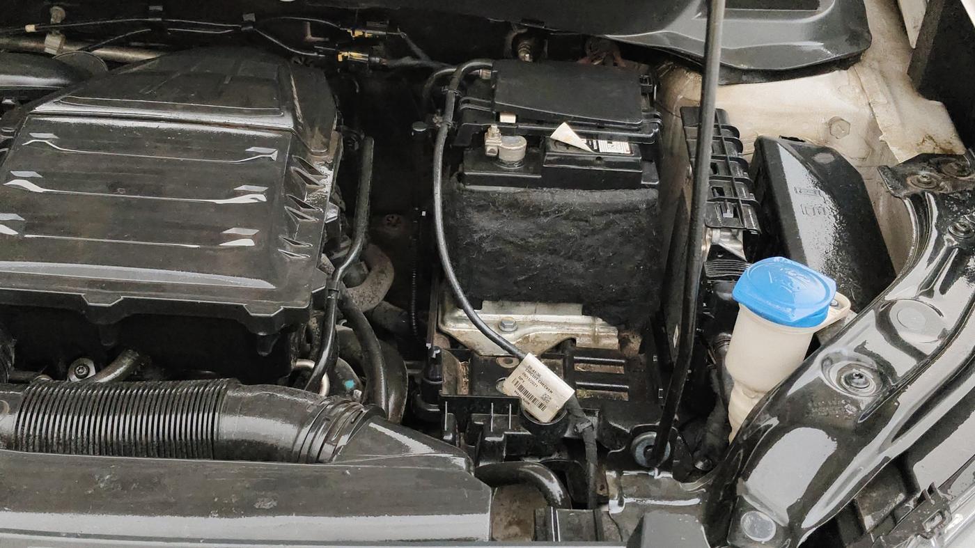 2021 Volkswagen TAIGUN TOPLINE 1.0 TSI AT, Petrol, Automatic, 1,04,202 km, Engine View - Left