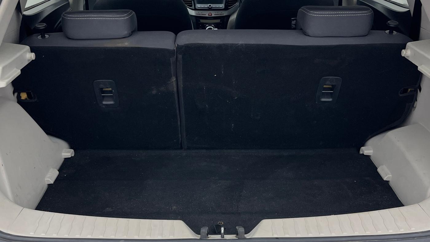 2022 Mahindra XUV300 W8 1.5 DIESEL, Diesel, Manual, 44,851 km, Boot Inside