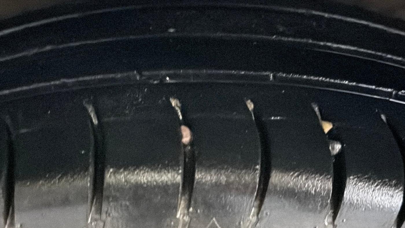 2022 Maruti Dzire VXI CNG, CNG, Manual, 50,497 km, Left Front Tyre Tread
