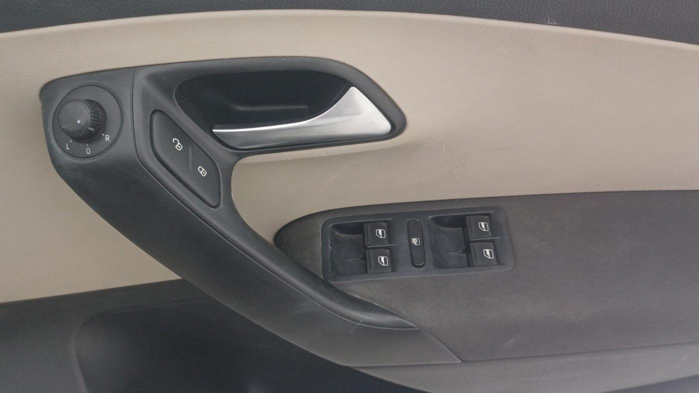 2014 Volkswagen Polo HIGHLINE1.2L, Petrol, Manual, 85,387 km, Driver Side Door Panels Control