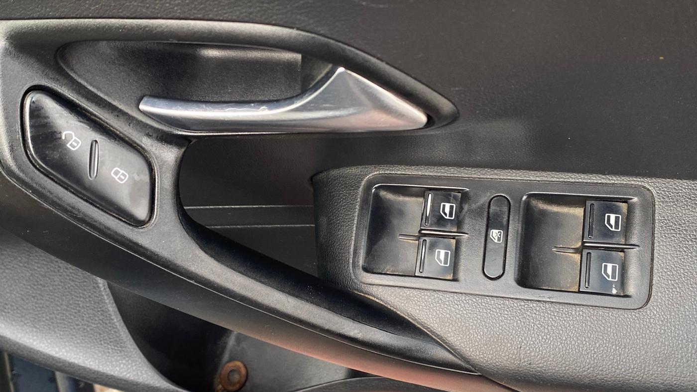 2019 Volkswagen Polo HIGHLINE PLUS 1.5, Diesel, Manual, 75,470 km, Driver Side Door Panels Control