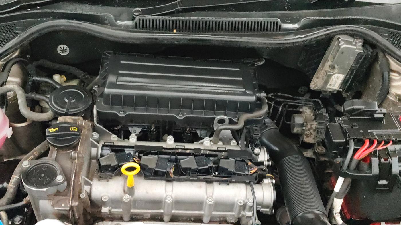 2016 Volkswagen Vento HIGHLINE 1.6 MPI, Petrol, Manual, 75,058 km, Engine View