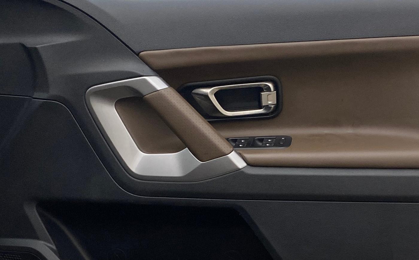 2021 Tata Harrier XZA PLUS 2.0L, Diesel, Automatic, 92,764 km, Driver Side Door Panels Control