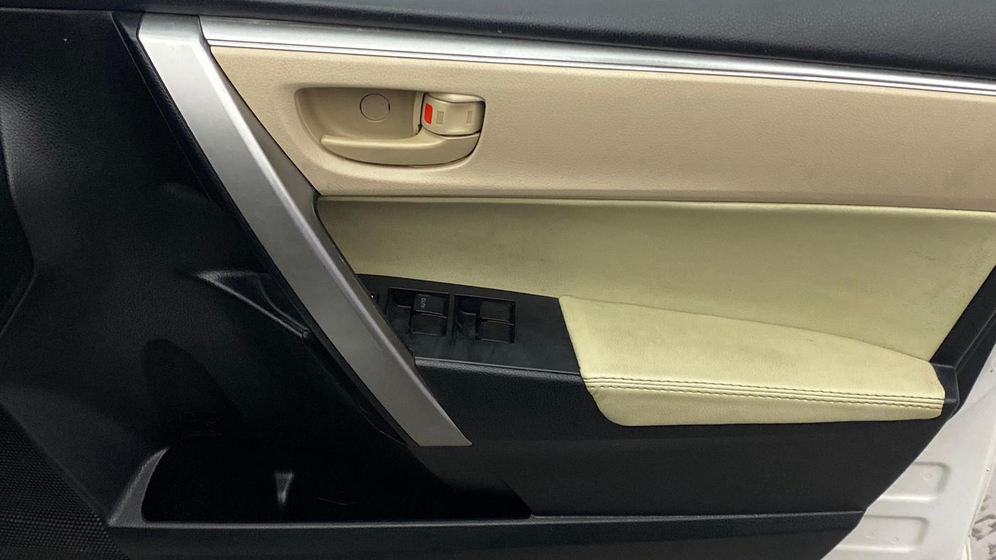 2014 Toyota Corolla Altis J DIESEL, Diesel, Manual, 85,555 km, Driver Side Door Panels Control